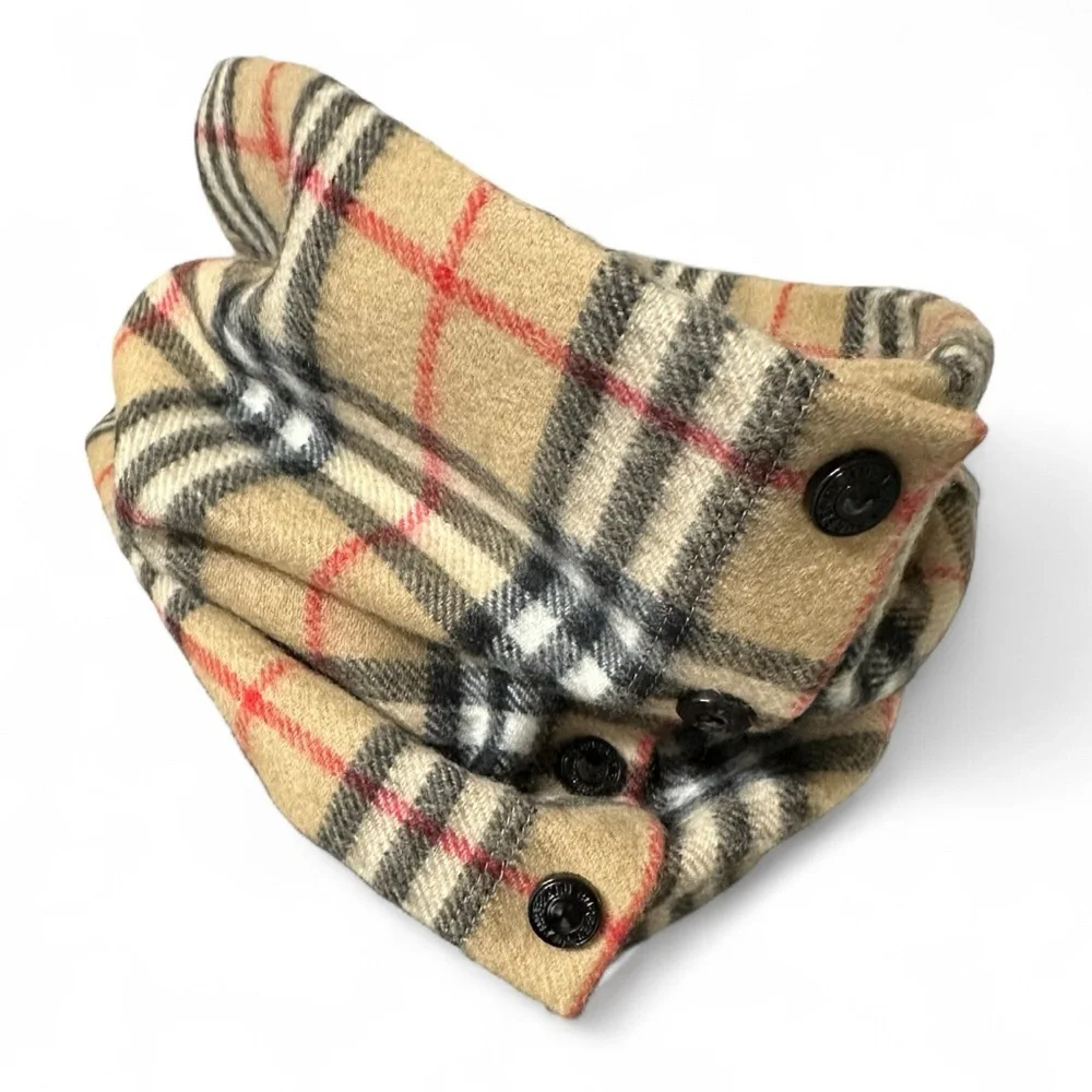Burberry Vintage Check Snood in Tan and Black - Picture 11 of 16